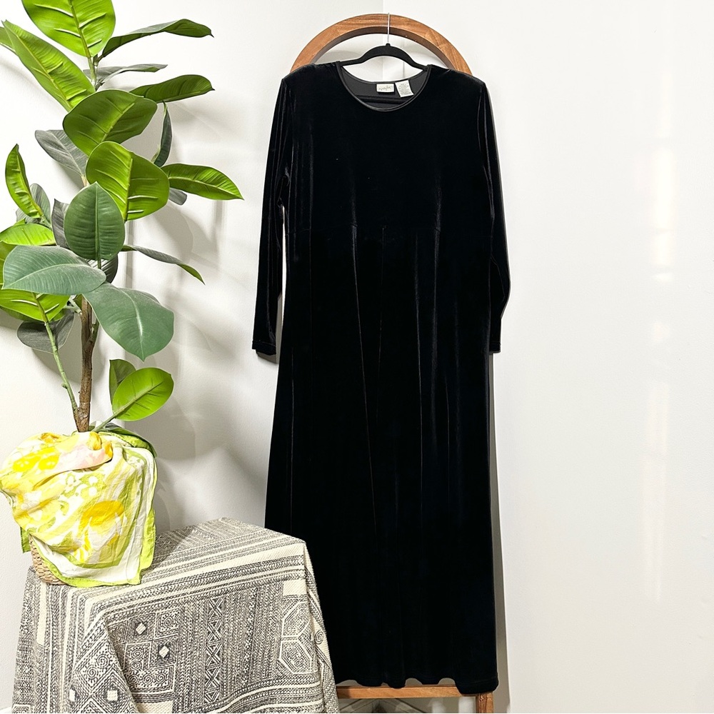 Classic Black Velvet Long Sleeve Dress